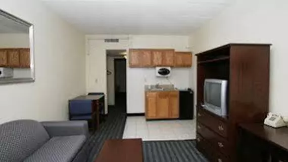 Knights Inn & Suites Virginia Beach | Virginia - Norfolk - Virginia Beach (ve civarı) - Virginia Beach