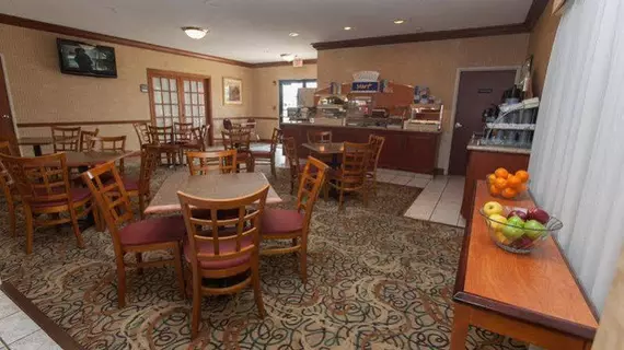 Holiday Inn Express & Suites - Muncie | Indiana - Muncie (ve civarı) - Muncie