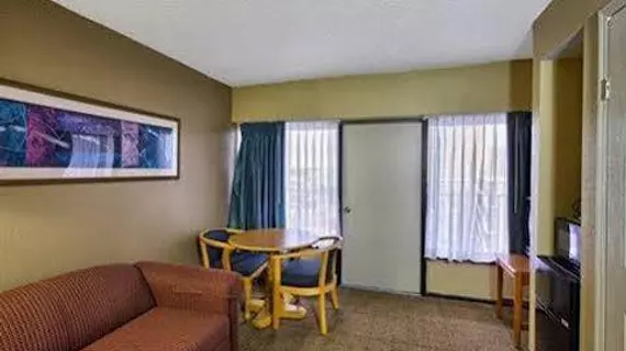 Econo Lodge Inn and Suites Beach Front Central | Güney Karolayna - Myrtle Plajı (ve civarı) - Myrtle Beach