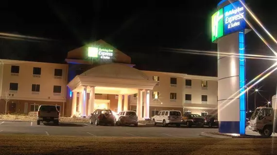 Holiday Inn Express Hotel & Suites Sedalia | Missouri - Clinton - Sedalia