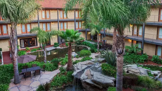 Embassy Suites Lompoc - Central Coast | Kaliforniya - Santa Barbara (ve civarı) - Lompoc