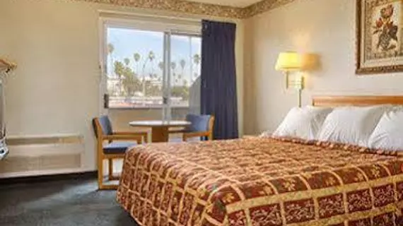 Super 8 by Wyndham Inglewood LAX LA Airport | Kaliforniya - Los Angeles County - Los Angeles - LAX Bölgesi