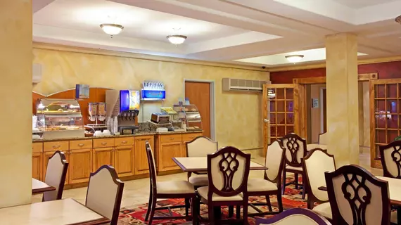 Holiday Inn Express Hotel & Suites Lafayette South | Louisiana - Lafayette (ve civarı) - Lafayette