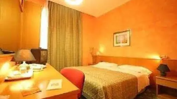 Hotel Marco Polo Rome | Lazio - Roma (ve civarı) - Roma Kent Merkezi - Rione XVIII Castro Pretorio