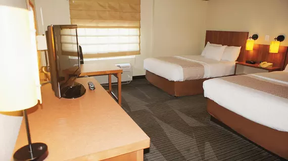 La Quinta Inn and Suites Austin Airport | Teksas - Austin (ve civarı) - Austin