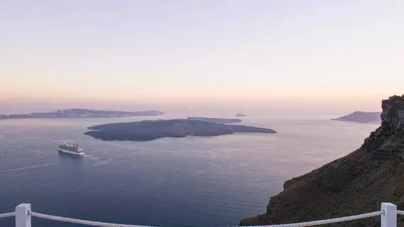 On The Rocks | Ege Adaları - Santorini