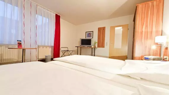 Hotel Domino | Baden-Wuerttemberg - Rems-Murr-Kreis - Stuttgart (ve civarı) - Stuttgart - Stammheim-Mitte