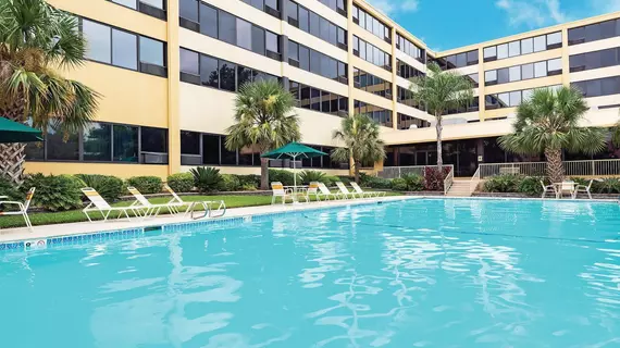 La Quinta Inn & Suites New Orleans Airport | Louisiana - New Orleans (ve civarı) - Kenner - Kenner - Louis Armstrong Uluslararası Havalimanı