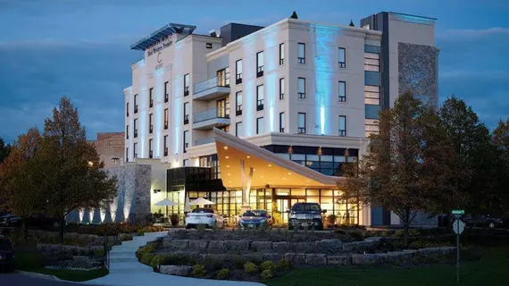 Best Western Premier C Hotel by Carmen's | Ontario - Niagara Regional Belediyesi - Hamilton (ve civarı) - Hamilton