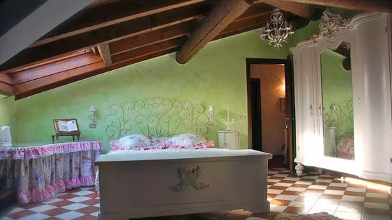 B&B Della Mimosa | Lombardy - Brescia (il) - Desenzano del Garda