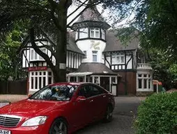 Pines Hotel Luton Airport | Bedfordshire (kontluk) - Luton