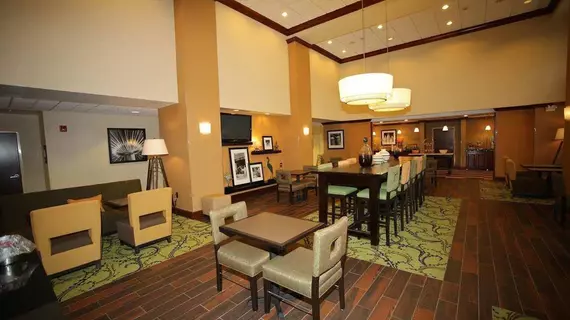 Hampton Inn & Suites at Colonial TownPark | Florida - Lake Mary