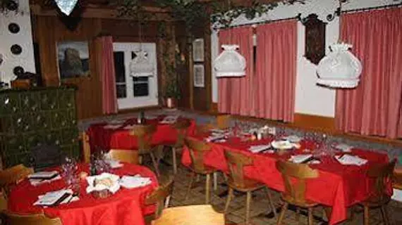 Albergo Ristorante La Baita | Veneto - Belluno (vilayet) - Livinallongo del Col di Lana