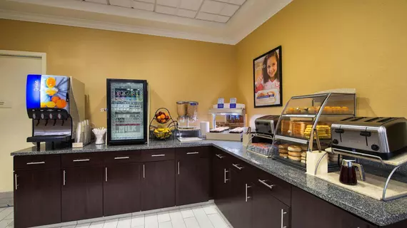 Holiday Inn Express Hotel & Suites Boston-Cambridge | Massachusetts - Cambridge - East Cambridge