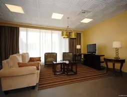 Quality Inn & Suites | Batı Virginia - Charleston (ve civarı) - Charleston