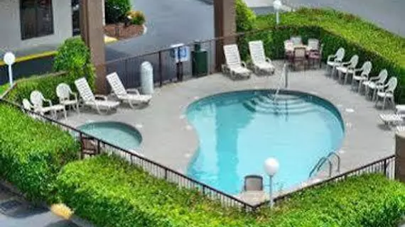 BAYMONT INN & SUITES PIGEON FO | Tennessee - Gatlinburg - Pigeon Forge (ve civarı) - Pigeon Forge