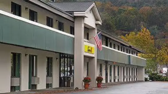 Super 8 White River Junction | Vermont - Central Vermont- Killington (ve civarı) - White River Junction