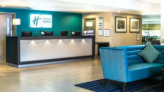 Holiday Inn Express Manchester Airport | Manchester (ve civarı) - Trafford - Altrincham