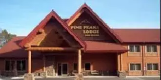 Pine Peaks Lodge and Suites