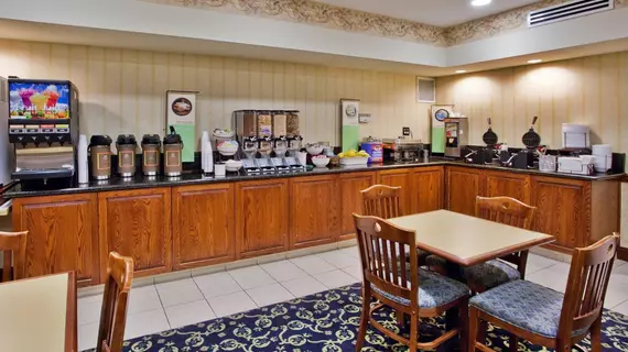 Country Inn & Suites by Radisson, Washington D.C. East - Capitol Heights, MD | Maryland - College Park (ve civarı) - Capitol Heights