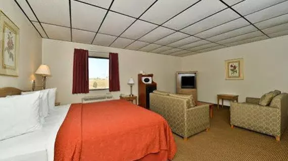 Quality Inn & Suites Salina | Kansas - Salina (ve civarı) - Salina