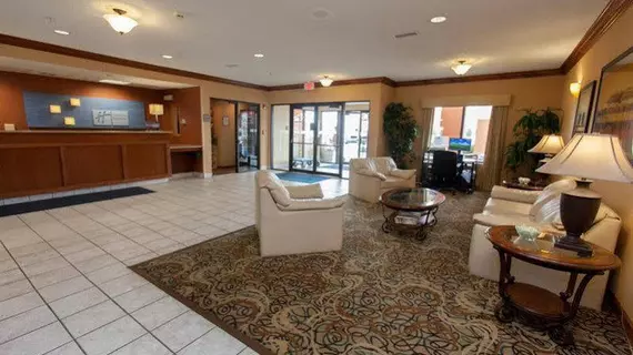 Holiday Inn Express & Suites - Muncie | Indiana - Muncie (ve civarı) - Muncie