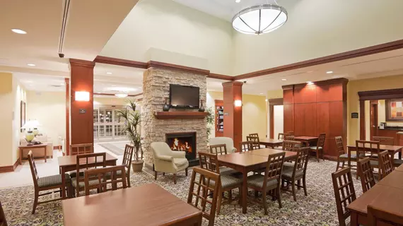 Staybridge Suites Guelph | Ontario - Kitchener (ve civarı) - Guelph