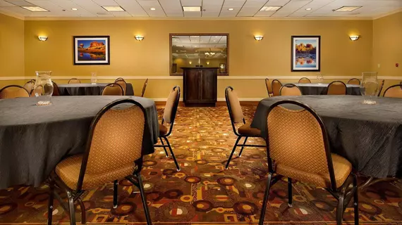 Drury Inn & Suites Phoenix Airport | Arizona - Phoenix (ve civarı) - Laveen - Laveen Village - South Mountain Village