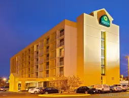 La Quinta Inn & Suites Nashville Airport/Opryland | Tennessee - Nashville-Davidson - Nashville (ve civarı) - Nashville - Opryland - Donelson