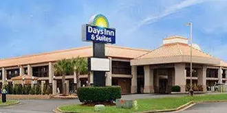 Days Inn and Suites Warner Robins