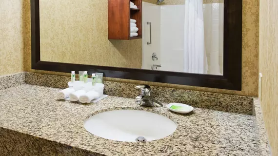 Holiday Inn Express Hotel & Suites Astoria | Oregon - Oregon Coast - Astoria