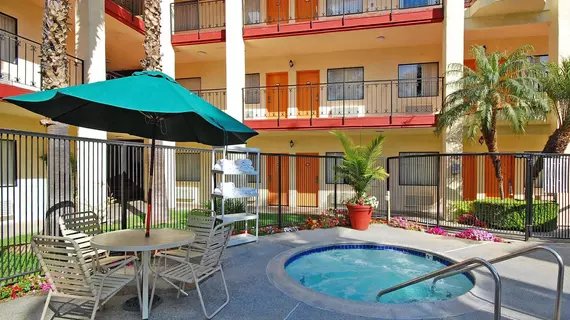 Clarion Inn & Suites John Wayne Airport | Kaliforniya - Orange County - Santa Ana