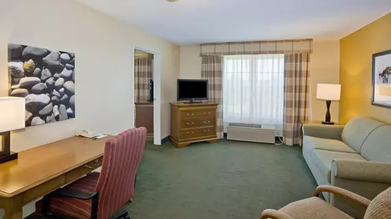 Country Inn & Suites Salina | Kansas - Salina (ve civarı) - Salina