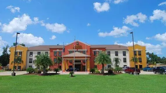 Quality Suites Sulphur | Louisiana - Lake Charles (ve civarı) - Sulphur