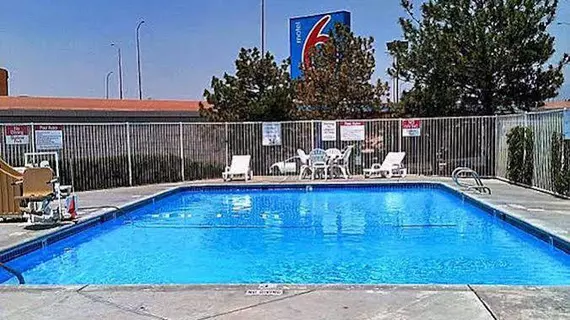 Motel 6 Albuquerque Midtown | New Mexico - Albuquerque (ve civarı) - Albuquerque - Albuquerque Merkezi