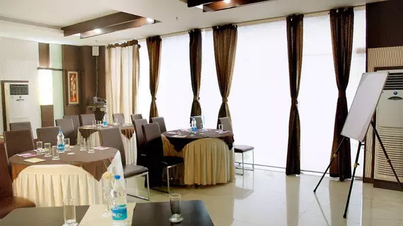 Hotel Orbit | Pencap - Chandigarh (ve civarı) - Chandigarh