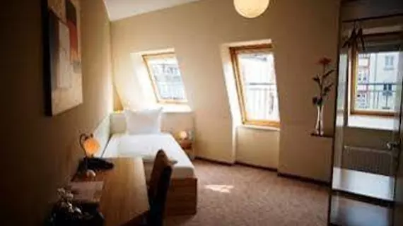 nu hotel berlin | Berlin (ve civarı) - Friedrichshain-Kreuzberg - Friedrichshain