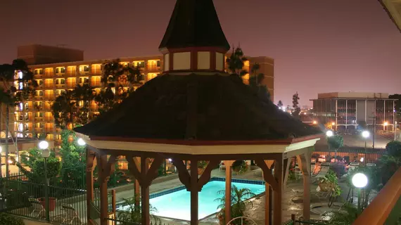 Anaheim Camelot Inn & Suites | Kaliforniya - Orange County - Anaheim - Anaheim Resort