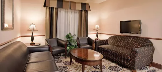 Holiday Inn Express Hotel & Suites McPherson | Kansas - Salina (ve civarı) - McPherson