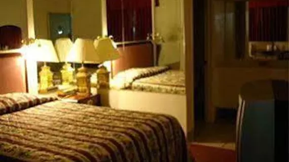 Colonial Pool & Spa Motel | Kaliforniya - Los Angeles County - Long Beach