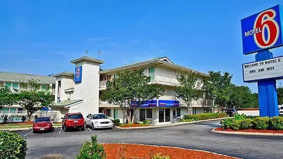 Motel 6 Columbia West South Carolina | Güney Karolayna - Columbia (ve civarı) - Columbia - St. Andrews