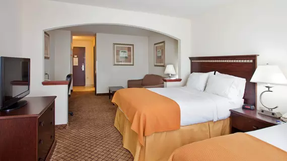 Holiday Inn Express Hotel & Suites McPherson | Kansas - Salina (ve civarı) - McPherson