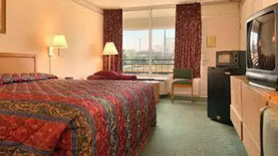 Red Roof Inn # 346 Midtown Montgomery | Alabama - Montgomery (ve civarı) - Montgomery