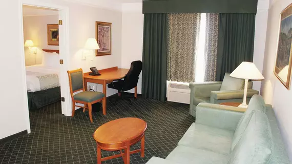 La Quinta Inn & Suites St. Louis Westport | Missouri - St. Louis (ve civarı) - Maryland Heights