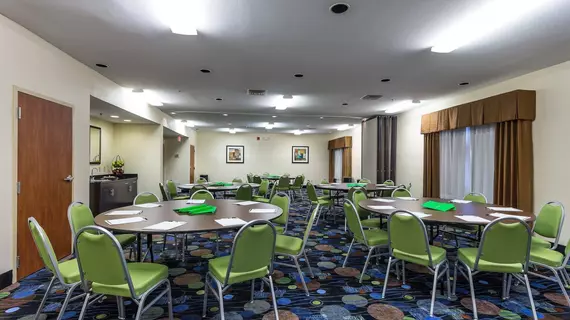 Holiday Inn Express Hotel & Suites Edmond | Oklahoma - Oklahoma City (ve civarı) - Edmond