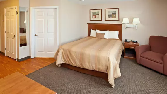 Candlewood Suites Louisville North | Indiana - Jeffersonville - Clarksville (ve civarı) - Clarksville