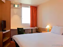 Hotel ibis Lyon Est Bron | Auvergne-Rhone-Alpes - Rhone (bölge) - Lyon (ve çevresi) - Bron