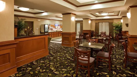 Holiday Inn Express Hotel & Suites Ada | Oklahoma - Ada