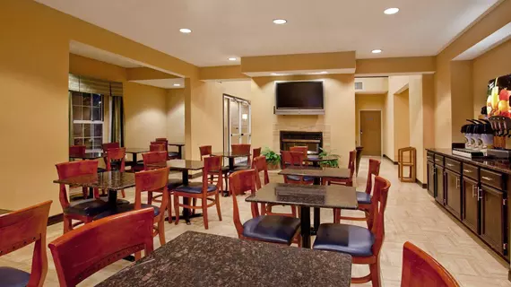 Holiday Inn Express Hotel & Suites Benton Harbor | Michigan - Benton Harbor (ve civarı) - Benton Harbor