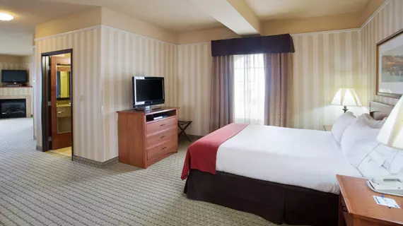 Holiday Inn Express Hotel & Suites Astoria | Oregon - Oregon Coast - Astoria